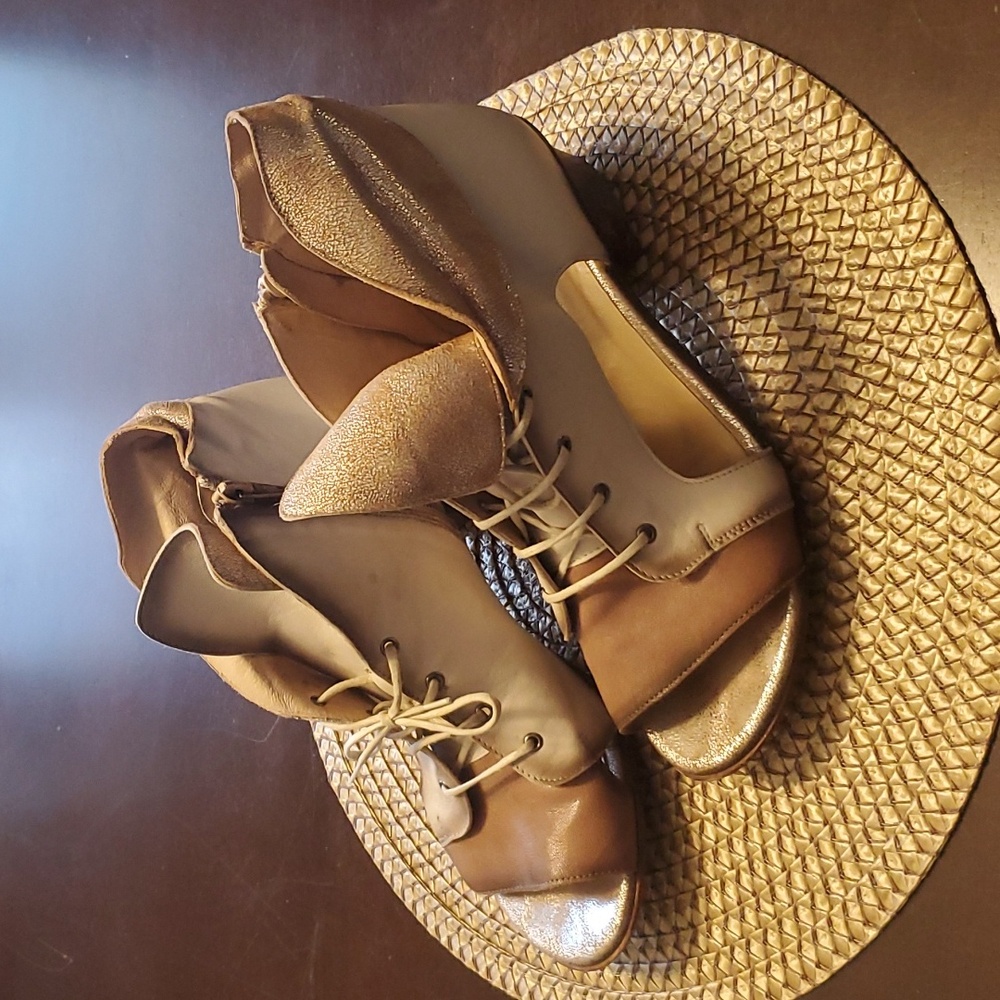 Cream/Tan Unity in Diversity open toe sandals EU 40